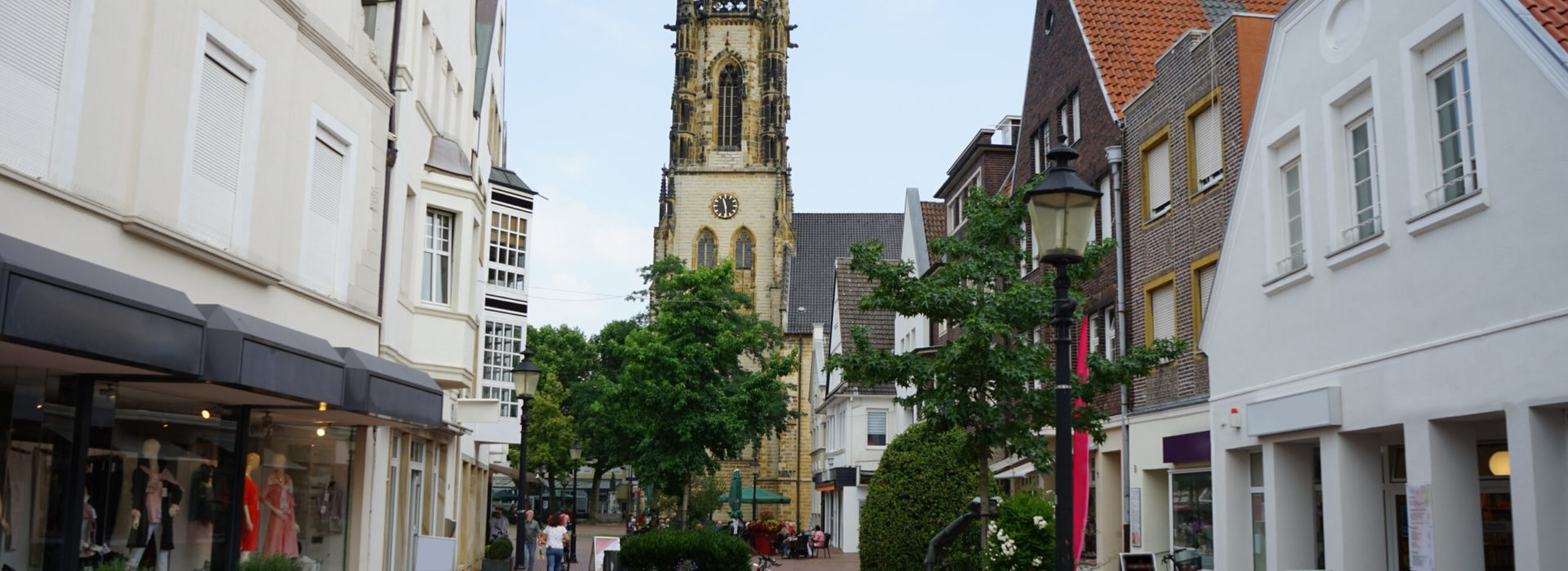 Oelde, Fußgängerzone in der Innenstadt mit Blick auf die marka